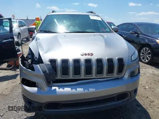 2017 Jeep Cherokee Latitude z VIN 1C4PJMCS8HW525476, wystawiony jako IAAI lot #42001328 z przebiegiem 121 665 mil mil oraz . Historia ofert i sprzedaży dostępna na DreamBid. Obrazek 12.