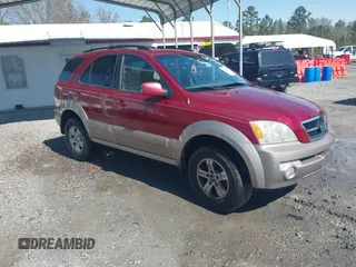 2005 Kia Sorento LX with VIN KNDJD733755477137, listed as a IAAI auction lot 41809893 with 162,236 mi miles. Bid and sale history available at carsss.com. Image 1.