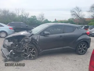 2018 Toyota C-HR XLE z VIN NMTKHMBX9JR044367, wystawiony jako IAAI lot #42116714 z przebiegiem 124 597 mil mil oraz . Historia ofert i sprzedaży dostępna na DreamBid. Obrazek 15.