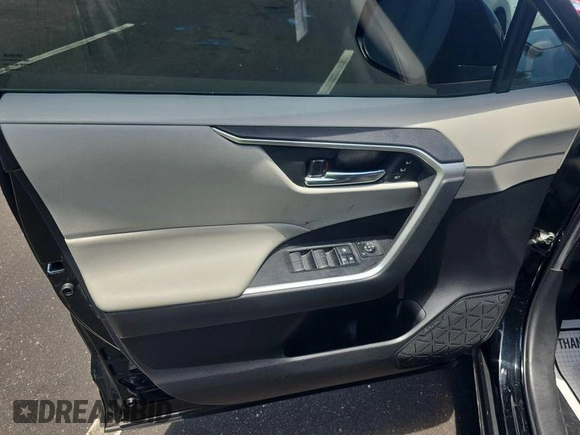 2022 Toyota RAV4 Hybrid XLE Premium z VIN 4T3B6RFVXNU071885, wystawiony jako IAAI lot #42730174 z przebiegiem 53 502 mil mil oraz . Historia ofert i sprzedaży dostępna na DreamBid. Obrazek 17.