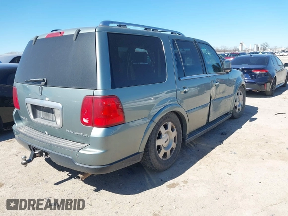 2006 Lincoln Navigator Luxury with VIN 5LMFU28586LJ12930, listed as a IAAI auction lot 41735286 with 168,480 mi miles. Bid and sale history available at carsss.com. Image 4.