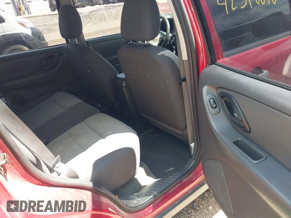 2007 Ford Escape XLS z VIN 1FMYU02Z07KA05549, wystawiony jako IAAI lot #42398878 z przebiegiem 180 243 mil mil oraz . Historia ofert i sprzedaży dostępna na DreamBid. Obrazek 8.