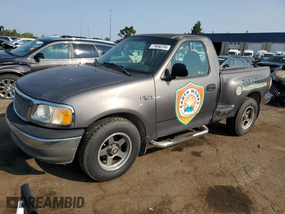2002 Ford F-150 XL с VIN 1FTRF07202KA56864, выставлен на аукционе Copart как лот 71640724 с пробегом 165 654 миль миль и Списание • Salvage title. История ставок и продаж доступна на DreamBid. Изображение 1.