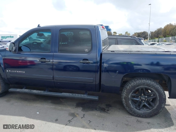 2007 Chevrolet Silverado 1500 LT w/1LT with VIN 2GCEC13C971730593, listed as a IAAI auction lot 41911806 with 192,098 mi miles. Bid and sale history available at carsss.com. Image 14.