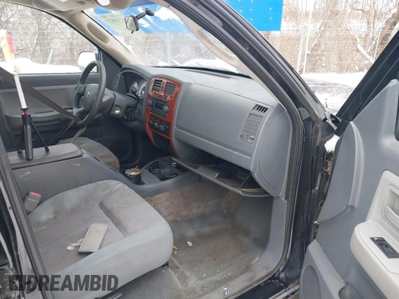 2005 Dodge Dakota SLT with VIN 1D7HW48N55S271727, listed as a IAAI auction lot 41249537 with 196,500 mi miles. Bid and sale history available at carsss.com. Image 5.