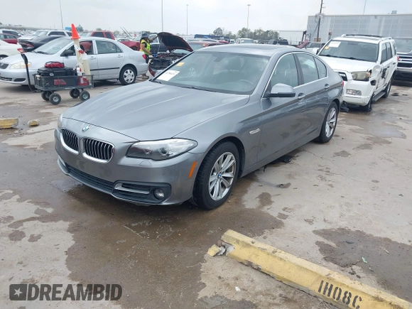 2016 BMW 5 Series 528i z VIN WBA5A5C59GG352743, wystawiony jako IAAI lot #41796478 z przebiegiem 81 844 mil mil oraz . Historia ofert i sprzedaży dostępna na DreamBid. Obrazek 2.