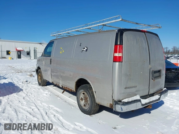 2008 Chevrolet Express Cargo Van with VIN 1GCGG25C081130147, listed as a IAAI auction lot 41585109 with 237,434 mi miles. Bid and sale history available at carsss.com. Image 3.