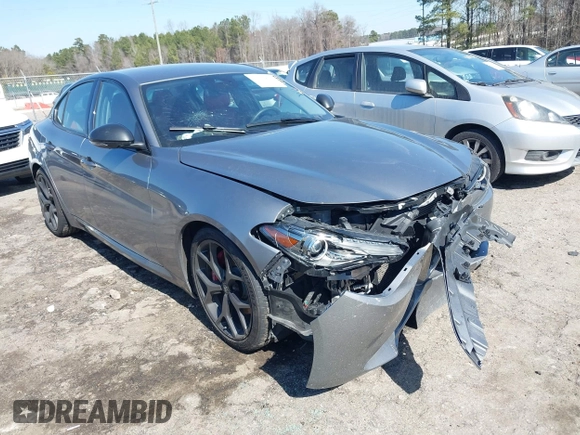 2020 Alfa Romeo Giulia z VIN ZARFAMAN2L7624764, wystawiony jako IAAI lot #41623824 z przebiegiem Nie podano mil oraz . Historia ofert i sprzedaży dostępna na DreamBid. Obrazek 6.