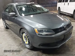 2011 Volkswagen Jetta SE с VIN 3VWBZ7AJ2BM326488, выставлен на аукционе IAAI как лот 41440467 с пробегом 179 888 миль миль и . История ставок и продаж доступна на DreamBid. Изображение 1.