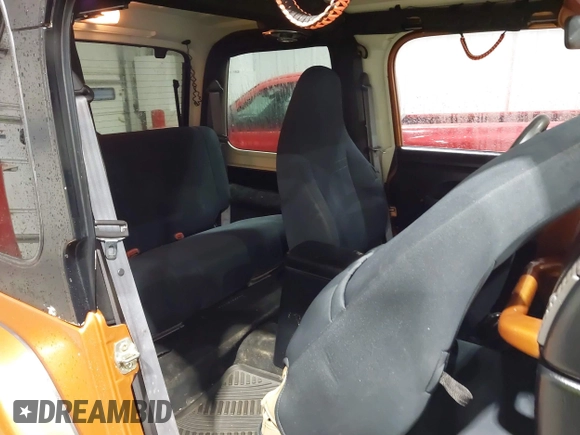 1998 Jeep Wrangler Sahara z VIN 1J4FY49S1WP802940, wystawiony jako IAAI lot #41433820 z przebiegiem 122 180 mil mil oraz . Historia ofert i sprzedaży dostępna na DreamBid. Obrazek 8.
