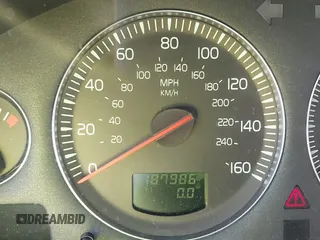 2004 Volvo V70 XC70 with VIN YV1SZ59H241149069, listed as a IAAI auction lot 42096186 with 187,986 mi miles. Bid and sale history available at carsss.com. Image 7.