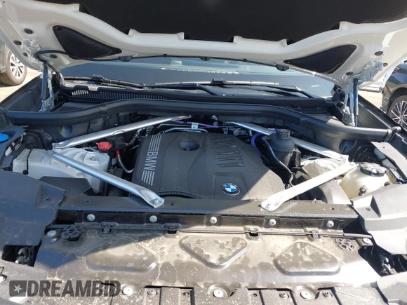 2025 BMW X5 xDrive40i z VIN 5UX23EU03S9Z14103, wystawiony jako IAAI lot #42519767 z przebiegiem 2 983 mil mil oraz . Historia ofert i sprzedaży dostępna na DreamBid. Obrazek 10.