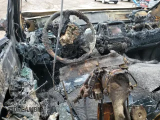 2015 Toyota Tundra Platinum z VIN 5TFAY5F16FX439441, wystawiony jako Copart lot #56998755 z przebiegiem Nie podano mil oraz Nie do naprawy • Non repairable. Historia ofert i sprzedaży dostępna na DreamBid. Obrazek 8.