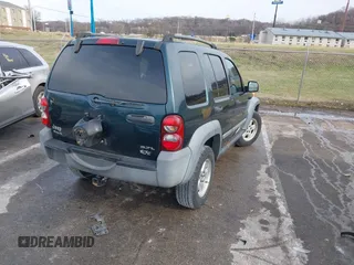 2005 Jeep Liberty Sport with VIN 1J4GL48K15W631101, listed as a IAAI auction lot 41217588 with 168,378 mi miles. Bid and sale history available at carsss.com. Image 4.