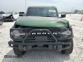 2024 Ford Bronco Wildtrak z VIN 1FMEE2BPXRLB03494, wystawiony jako Copart lot #53852225 z przebiegiem 5 166 mil mil oraz Szkoda całkowita • Salvage title. Historia ofert i sprzedaży dostępna na DreamBid. Obrazek 5.