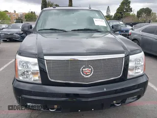 2005 Cadillac Escalade z VIN 1GYEC63T95R181022, wystawiony jako IAAI lot #41777173 z przebiegiem 44 348 mil mil oraz . Historia ofert i sprzedaży dostępna na DreamBid. Obrazek 6.