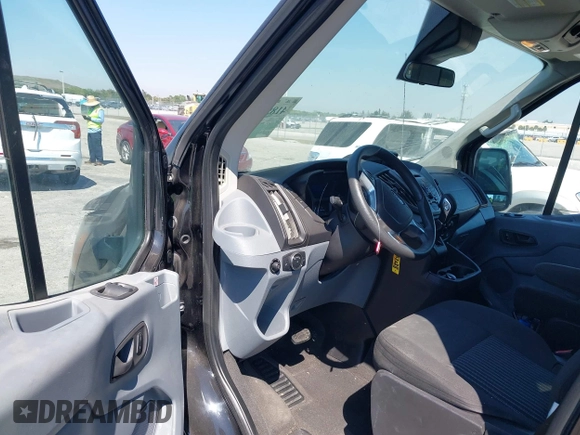2019 Ford Transit Passenger XL z VIN 1FBAX2CG4KKA76658, wystawiony jako IAAI lot #41859748 z przebiegiem 155 033 mil mil oraz . Historia ofert i sprzedaży dostępna na DreamBid. Obrazek 5.