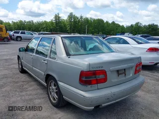 2000 Volvo S70 с VIN YV1LS56D5Y2661189, выставлен на аукционе IAAI как лот 42362551 с пробегом 197 541 миль миль и . История ставок и продаж доступна на DreamBid. Изображение 3.