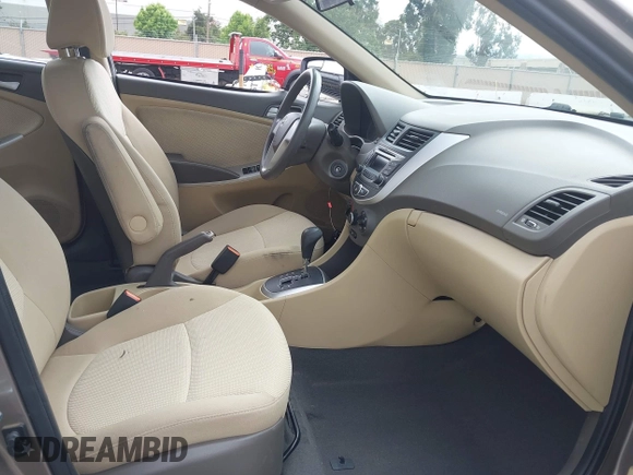 2014 Hyundai Accent GLS z VIN KMHCT4AE4EU758926, wystawiony jako IAAI lot #42451816 z przebiegiem 80 387 mil mil oraz . Historia ofert i sprzedaży dostępna na DreamBid. Obrazek 5.