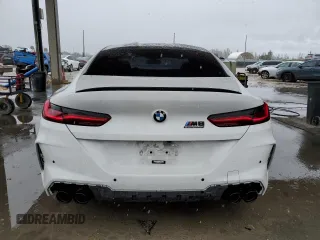 2022 BMW M8 Competition z VIN WBSGV0C01NCJ53223, wystawiony jako Copart lot #76250753 z przebiegiem 25 966 mil mil oraz . Historia ofert i sprzedaży dostępna na DreamBid. Obrazek 6.