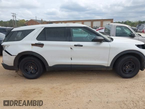 2022 Ford Police Interceptor Utility z VIN 1FM5K8AB4NGA07672, wystawiony jako IAAI lot #41918544 z przebiegiem 47 598 mil mil oraz . Historia ofert i sprzedaży dostępna na DreamBid. Obrazek 13.