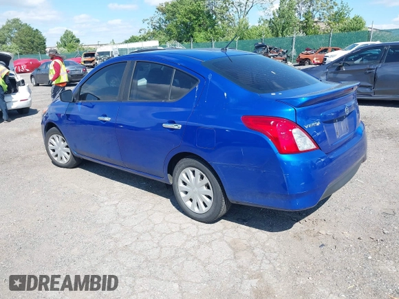 2017 Nissan Versa SV z VIN 3N1CN7AP1HL895731, wystawiony jako IAAI lot #42279393 z przebiegiem 94 040 mil mil oraz . Historia ofert i sprzedaży dostępna na DreamBid. Obrazek 3.
