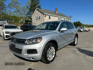2012 Volkswagen Touareg Sport z VIN WVGFK9BPXCD003239, wystawiony jako Copart lot #56833125 z przebiegiem 167 398 mil mil oraz Czysty tytuł • Clean title. Historia ofert i sprzedaży dostępna na DreamBid. Obrazek 1.