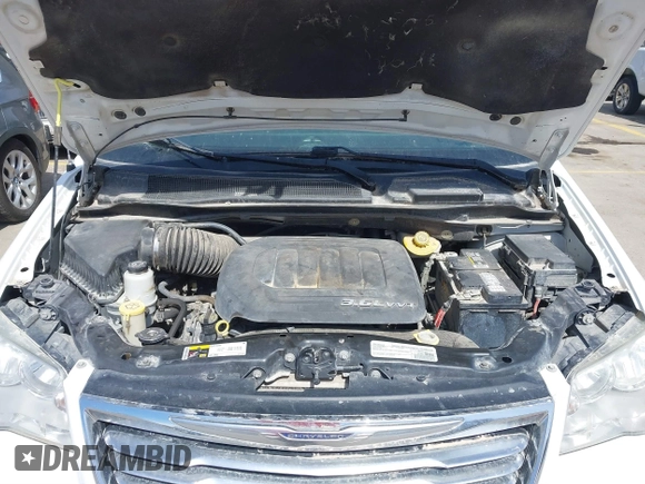 2016 Chrysler Town & Country Touring with VIN 2C4RC1BGXGR269055, listed as a IAAI auction lot 41861795 with 207,118 mi miles. Bid and sale history available at carsss.com. Image 10.