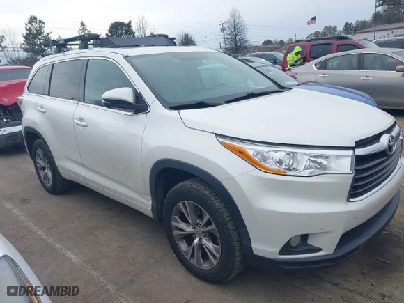 2014 Toyota Highlander XLE with VIN 5TDKKRFH2ES010070, listed as a IAAI auction lot 41379778 with 123,841 mi miles. Bid and sale history available at carsss.com. Image 1.