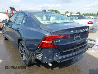2024 Volvo S60 Plus Dark Theme с VIN 7JRL12FL9RG294057, выставлен на аукционе IAAI как лот 42231808 с пробегом 10 415 миль миль и . История ставок и продаж доступна на DreamBid. Изображение 3.