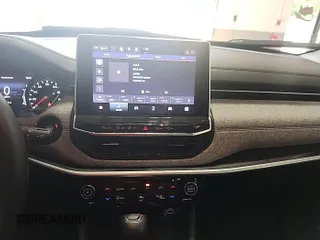 2022 Jeep Compass Latitude с VIN 3C4NJDBB9NT205917, выставлен на аукционе IAAI как лот 42621255 с пробегом 15 841 миль миль и . История ставок и продаж доступна на DreamBid. Изображение 20.