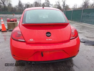 2019 Volkswagen Beetle S с VIN 3VWFD7AT1KM708397, выставлен на аукционе IAAI как лот 41919925 с пробегом 106 958 миль миль и . История ставок и продаж доступна на DreamBid. Изображение 16.