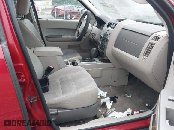 2011 Ford Escape XLT with VIN 1FMCU0D70BKB19310, listed as a IAAI auction lot 42100801 with 211,028 mi miles. Bid and sale history available at carsss.com. Image 5.