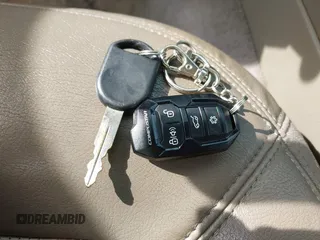 2005 Ford Explorer Eddie Bauer z VIN 1FMZU74K65UA57931, wystawiony jako IAAI lot #42131823 z przebiegiem Nie podano mil oraz . Historia ofert i sprzedaży dostępna na DreamBid. Obrazek 11.