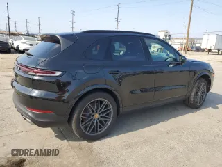 2024 Porsche Cayenne z VIN WP1AA2AY2RDA03634, wystawiony jako Copart lot #60294835 z przebiegiem 5 913 mil mil oraz Szkoda całkowita • Salvage title. Historia ofert i sprzedaży dostępna na DreamBid. Obrazek 3.