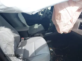 2016 Toyota Corolla L z VIN 5YFBURHE1GP398787, wystawiony jako IAAI lot #41667240 z przebiegiem 128 144 mil mil oraz . Historia ofert i sprzedaży dostępna na DreamBid. Obrazek 5.