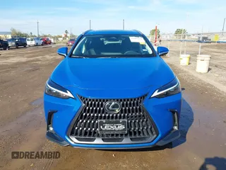 2025 Lexus NX 250 Premium z VIN 2T2GDCAZ4SC020337, wystawiony jako IAAI lot #41402339 z przebiegiem 7 657 mil mil oraz . Historia ofert i sprzedaży dostępna na DreamBid. Obrazek 13.
