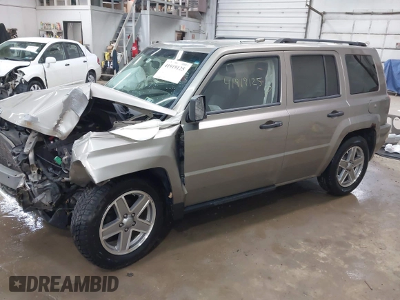 2008 Jeep Patriot Sport with VIN 1J8FT28WX8D549644, listed as a IAAI auction lot 41919125 with 125,859 mi miles. Bid and sale history available at carsss.com. Image 18.