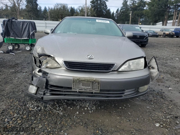 1997 Lexus ES 300 Luxury Sport Sdn with VIN JT8BF22G9V0081812, listed as a Copart auction lot 47320045 with 0 mi miles and Salvage Title. Bid and sale history available at carsss.com. Image 5.