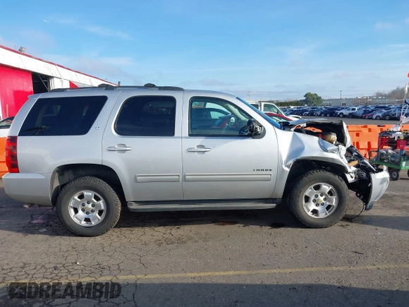 2014 Chevrolet Tahoe LT z VIN 1GNSKBE04ER197644, wystawiony jako IAAI lot #41322255 z przebiegiem 127 142 mil mil oraz . Historia ofert i sprzedaży dostępna na DreamBid. Obrazek 13.