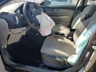 2021 Kia Forte LXS z VIN 3KPF24AD5ME379975, wystawiony jako Copart lot #55300495 z przebiegiem Nie podano mil oraz Czysty tytuł • Clean title. Historia ofert i sprzedaży dostępna na DreamBid. Obrazek 7.