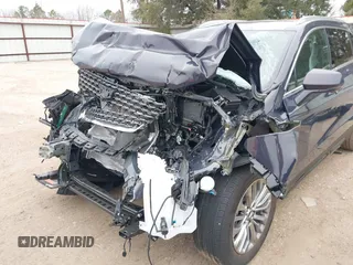 2025 Cadillac XT4 FWD Premium Luxury z VIN 1GYFZCR40SF148814, wystawiony jako IAAI lot #41598124 z przebiegiem Nie podano mil oraz . Historia ofert i sprzedaży dostępna na DreamBid. Obrazek 6.