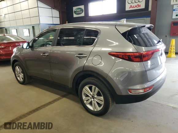 2018 Kia Sportage LX z VIN KNDPMCAC5J7426921, wystawiony jako Copart lot #57848805 z przebiegiem 128 089 mil mil oraz Czysty tytuł • Clean title. Historia ofert i sprzedaży dostępna na DreamBid. Obrazek 2.