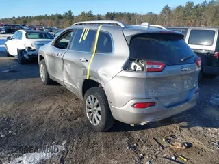 2017 Jeep Cherokee Overland z VIN 1C4PJMJS2HW599477, wystawiony jako IAAI lot #41335748 z przebiegiem 165 330 mil mil oraz . Historia ofert i sprzedaży dostępna na DreamBid. Obrazek 3.