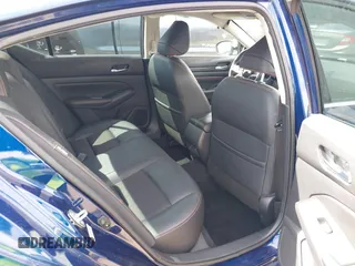 2019 Nissan Altima SR with VIN 1N4AL4CVXKC226595, listed as a IAAI auction lot 41895582 with 45,019 mi miles and . Bid and sale history available at carsss.com. Image 8.