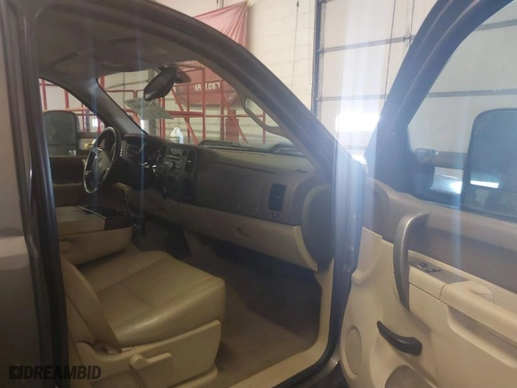 2013 GMC Sierra 2500HD SLE with VIN 1GT220C83DZ251178, listed as a IAAI auction lot 41342465 with 138,134 mi miles. Bid and sale history available at carsss.com. Image 5.