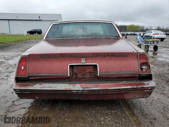 1981 Chevrolet Monte Carlo z VIN 1G1AZ37K7BB423127, wystawiony jako Copart lot #51288275 z przebiegiem 86 962 mil mil oraz Tytuł czysty. Historia ofert i sprzedaży dostępna na DreamBid. Obrazek 6.