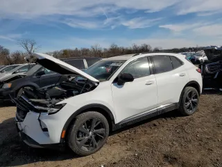 2022 Buick Envision Essence with VIN LRBFZPR44ND159861, listed as a Copart auction lot 81796164 with 39,713 mi miles and Salvage Title. Bid and sale history available at carsss.com. Image 1.