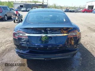 2013 Tesla Model S z VIN 5YJSA1CN5DFP20579, wystawiony jako IAAI lot #41983339 z przebiegiem 80 118 mil mil oraz . Historia ofert i sprzedaży dostępna na DreamBid. Obrazek 6.