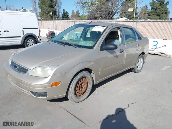 2007 Ford Focus S with VIN 1FAFP34NX7W298342, listed as a IAAI auction lot 41914853 with 225,313 mi miles. Bid and sale history available at carsss.com. Image 2.